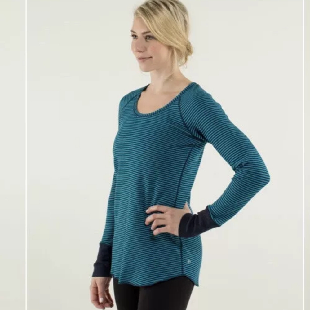 Lululemon Open Your Heart Reversible Inkwell Blue Stripe Sweatshirt Top Sz 6